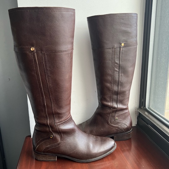Tall Brown Leather Low Heel Boots - size 8.5 - Picture 4 of 10